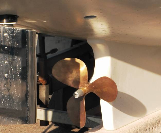 C:\Users\Andreas\Documents\Eigene Dateien\gebrauchte Yachten\Bora 838 Ratzel\Bora 838 Bj. 2011 Schiffsschraube.JPG
